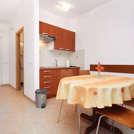 6215c Apartment *